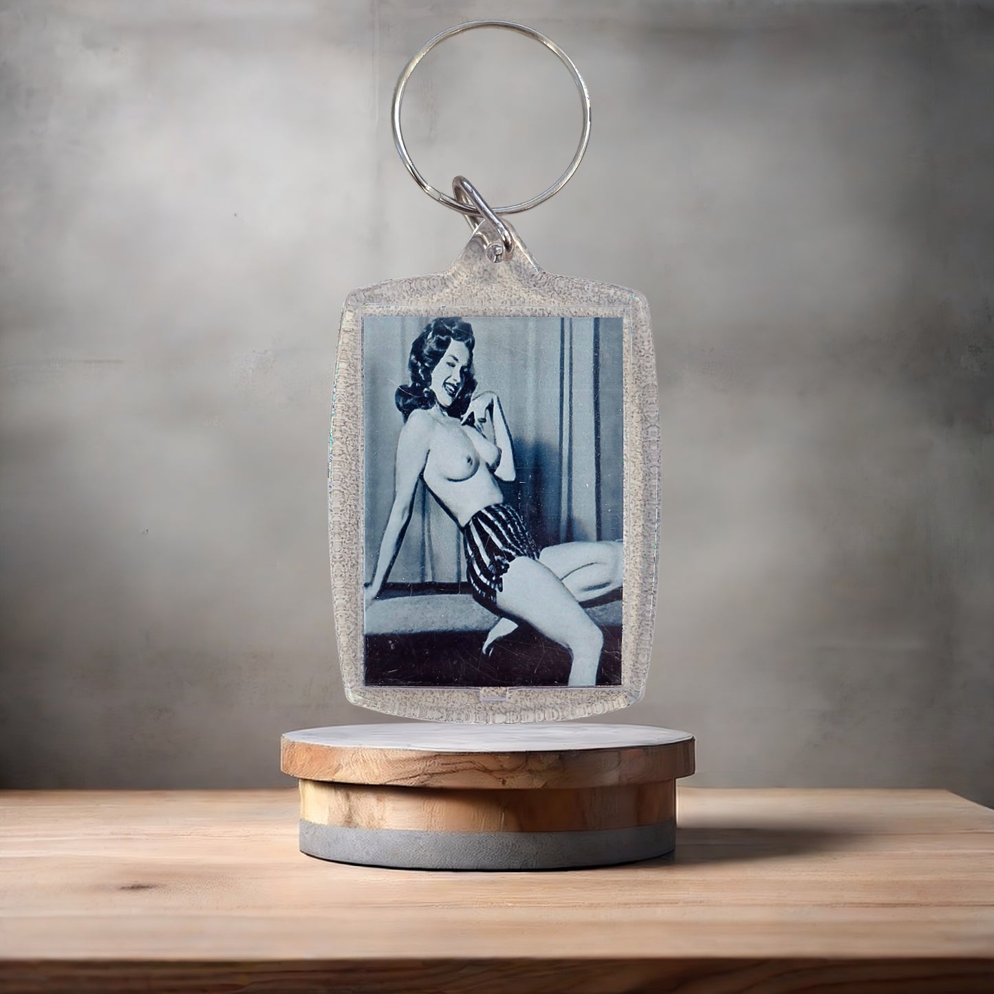 Marilyn Monroe nude poster keychain on aluminum prints. Adult v5