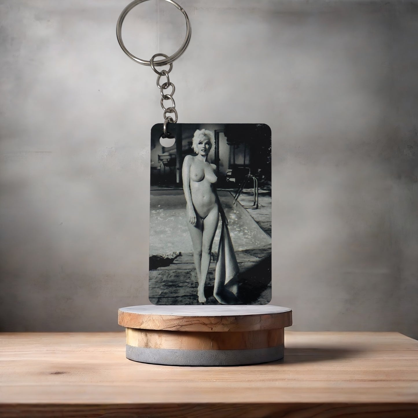 Nude Marilyn Monroe keychain. E