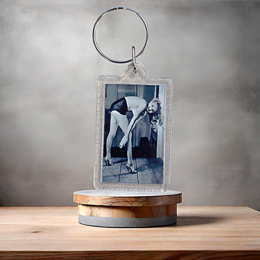 Marilyn Monroe naked poster keychain with metal prints. Adult v2