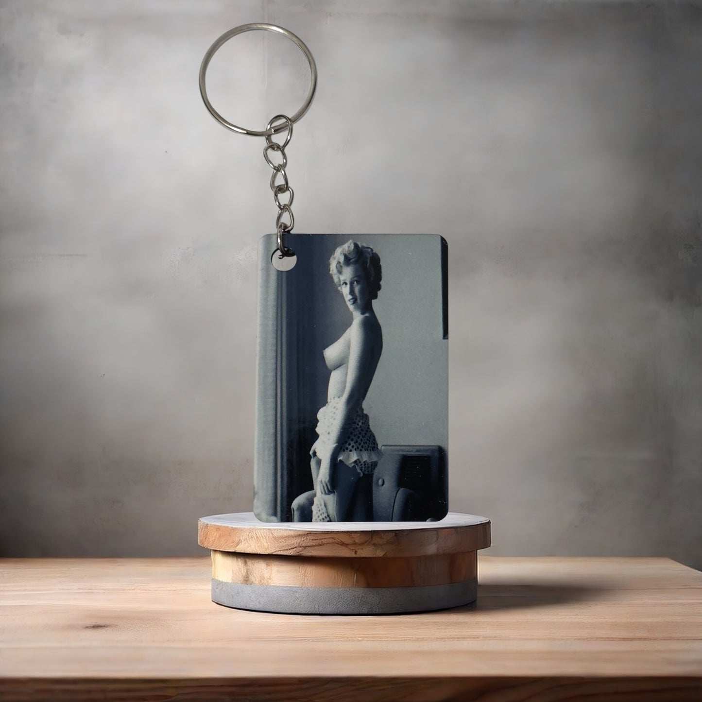 Nude Marilyn Monroe keychain. D